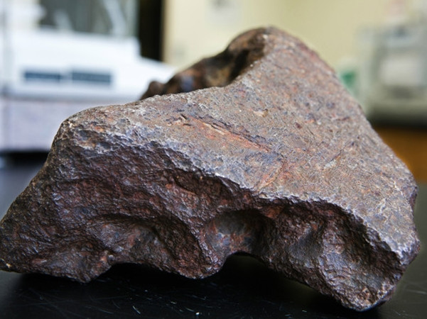 Cận cảnh cục đá 