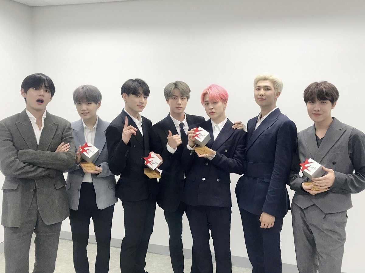 BTS đã nhận được 4 giải thưởng, trong đó có 1 Daesang.