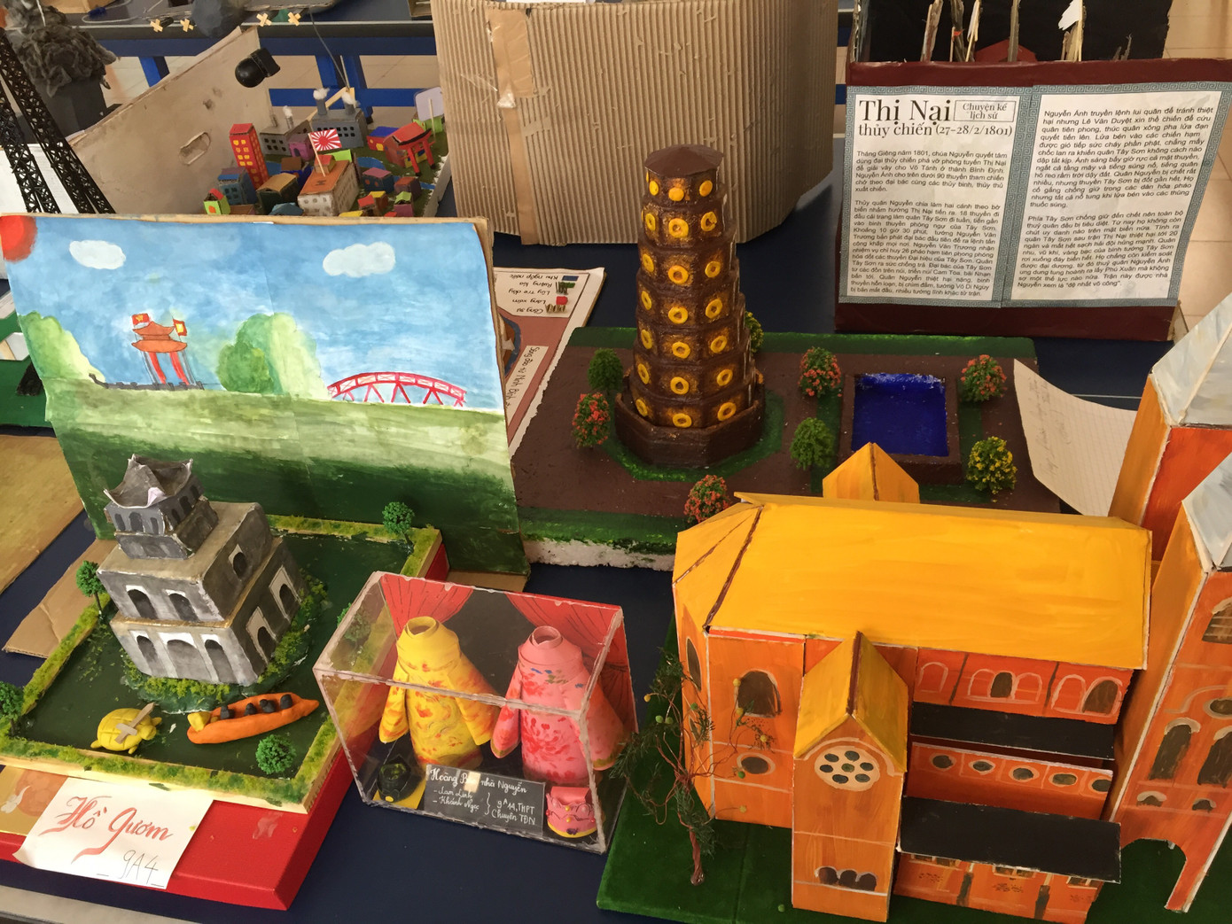 Hô Gươm, Nhà thờ Đức Bà và Chùa Thiên Mụ trong một bức ảnh. Ảnh: Hy Di