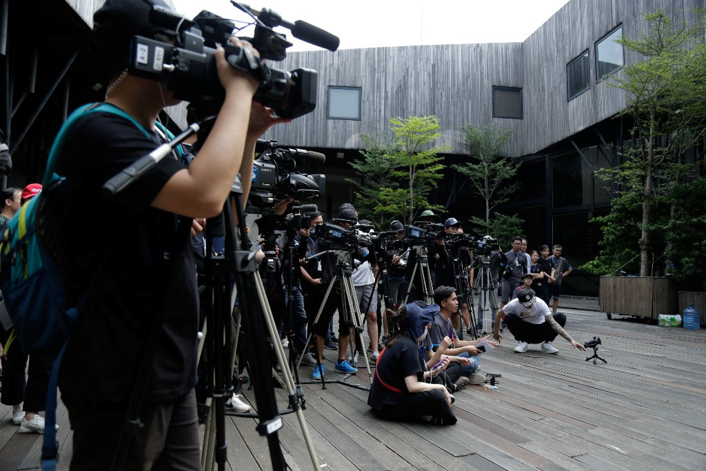 Với sự đầu tư “khủng” đến từ nhà sản xuất, phiên bản Running Man Việt Nam đang khiến cư dân mạng "đứng ngồi không yên".