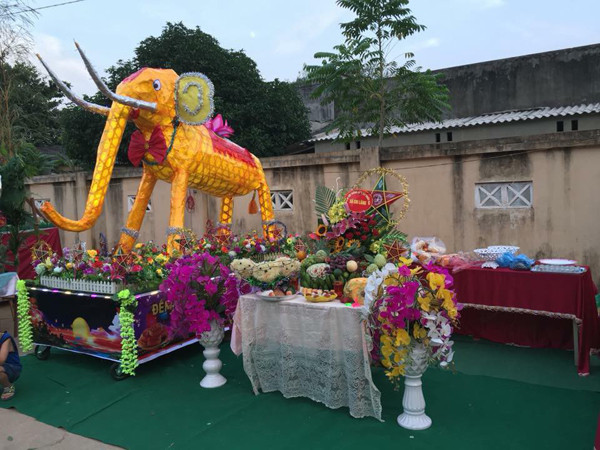 Một số nơi khác linh vật được lựa chọn lại là một chú voi với màu sắc sinh động. Tuy nhiên có lẽ chú nên được chăm sóc tốt hơn trước khi ngồi ở vị trí này.