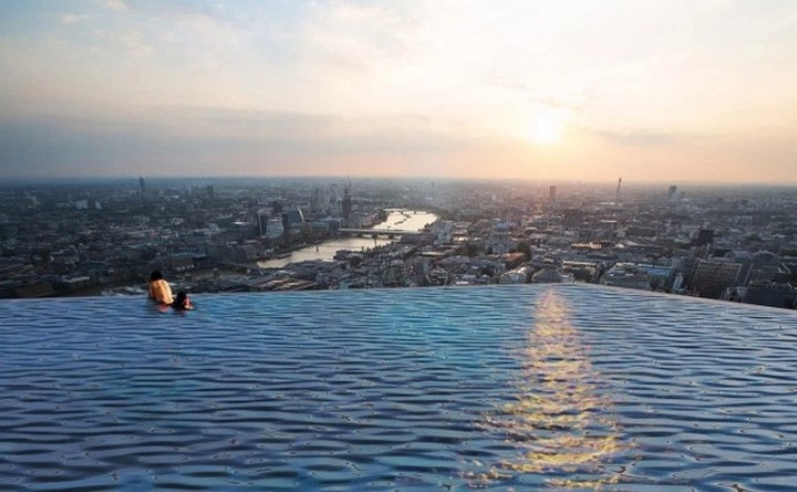 Đây chắc chắn là hồ bơi vô cực 360 độ đáng trông đợi nhất.