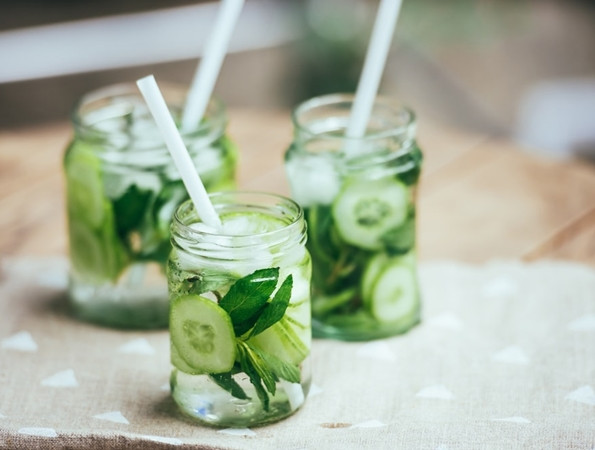 Uống nước với dưa chuột mỗi ngày giúp bạn có làn da rất đẹp.