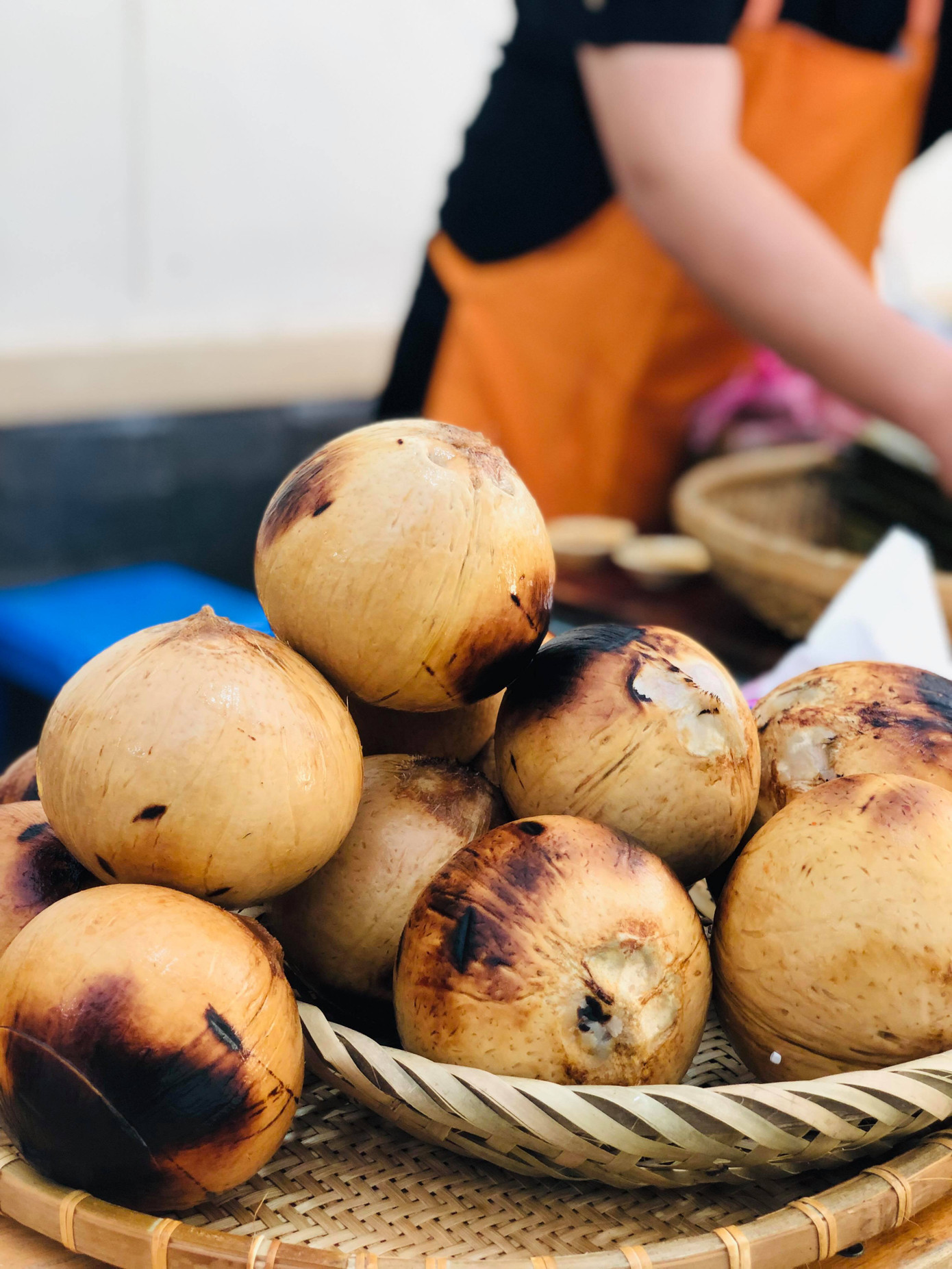 Dừa nướng ngọt lừ.