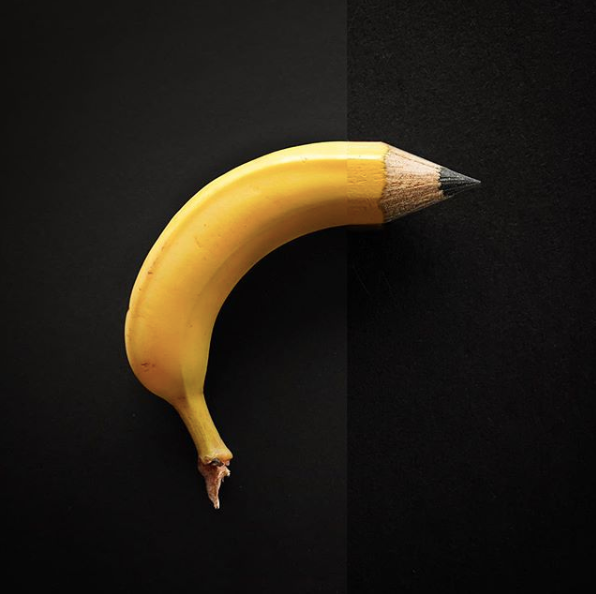 Bút chì và một trái chuối kết hợp.