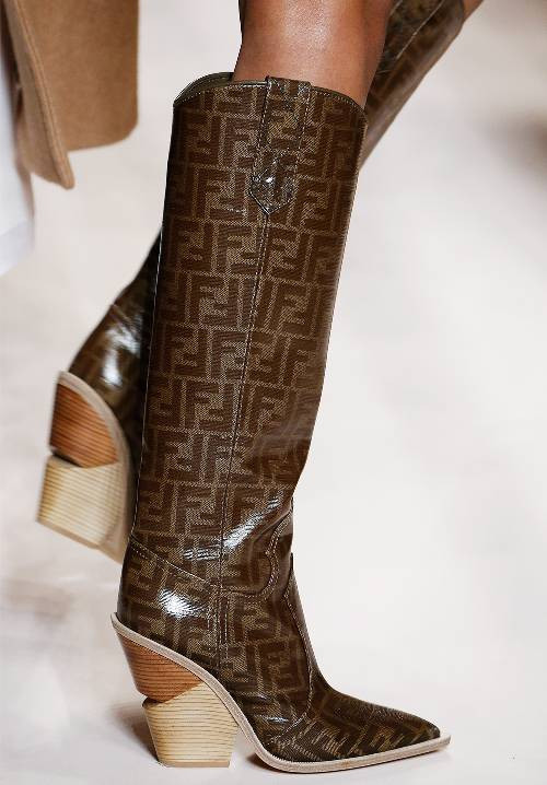 Những xu hướng giày hot nhất mùa lễ hội 2018 mà bạn không thể bỏ qua ảnh 6