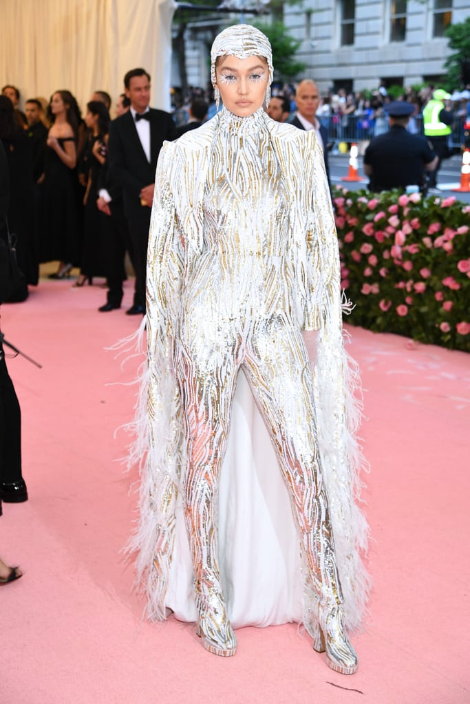 Concept trang phục của Gigi Hadid nhận được nhiều lời khen của công chúng.