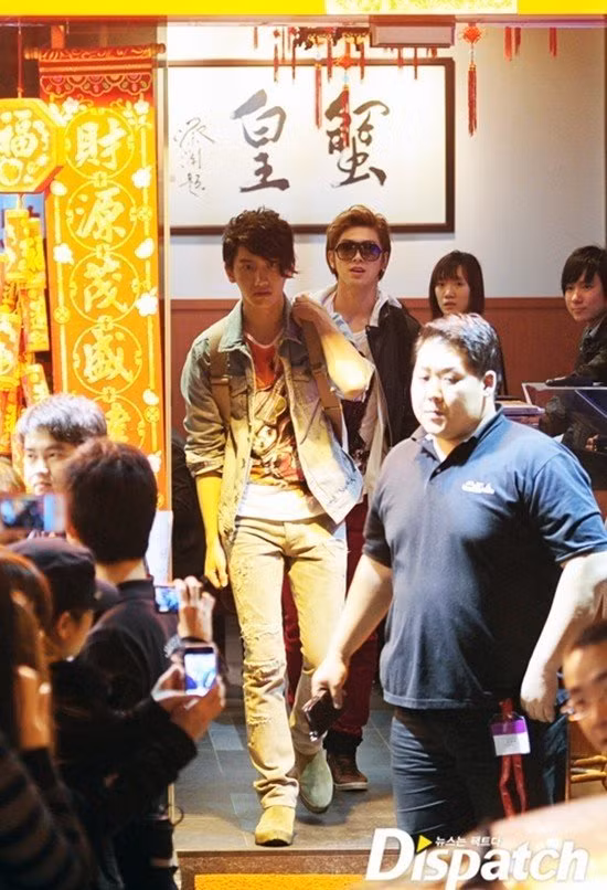 Dispatch theo chân Changmin đi khắp nơi mà chẳng thu được bằng chứng hẹn hò nào