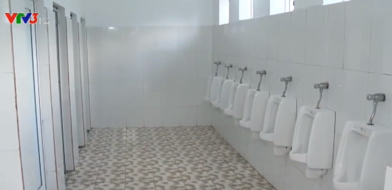 Chiêm ngưỡng WC trường học ở Quảng Ninh "đẹp và sang" chẳng thua khách sạn 5 sao ảnh 6