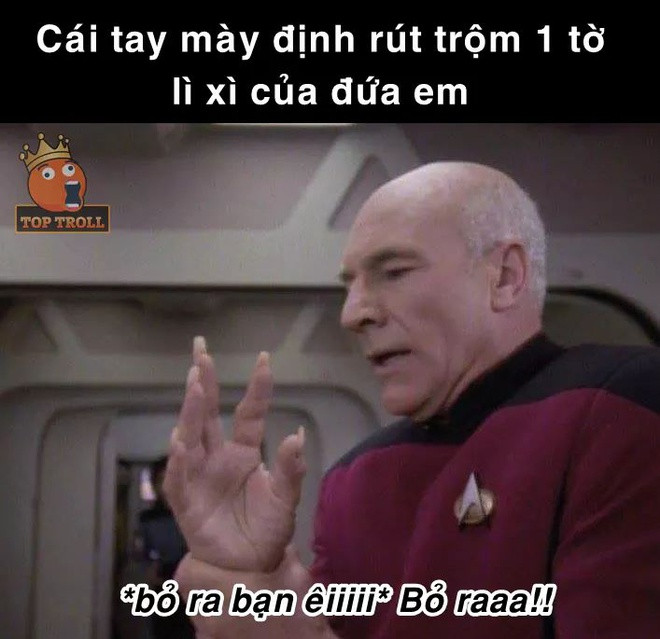 Trong nhà có em nhỏ vẫn được mọi người mừng tuổi trong khi mình đã lớn, "bị ngó lơ" mỗi khi khách phát lì xì là "nỗi niềm khó nói" của nhiều thanh niên. Ảnh: Top troll.