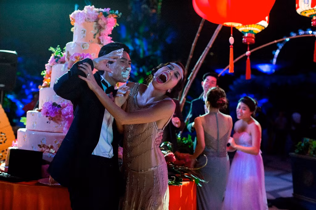 Ơn giời, "bom tấn" phim hài - lãng mạn "Crazy Rich Asians" đã có ngày khởi chiếu tại Việt Nam ảnh 4 Ơn giời, "bom tấn" phim hài - lãng mạn "Crazy Rich Asians" đã có ngày khởi chiếu tại Việt Nam ảnh 4