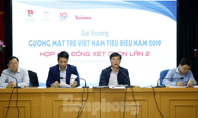 Anh Lê Quốc Phong - Bí thư thứ nhất T.Ư Đoàn, Chủ tịch Hội đồng Giải thưởng chủ trì, công bố kết quả xét chọn. Anh Lê Quốc Phong - Bí thư thứ nhất T.Ư Đoàn, Chủ tịch Hội đồng Giải thưởng chủ trì, công bố kết quả xét chọn.