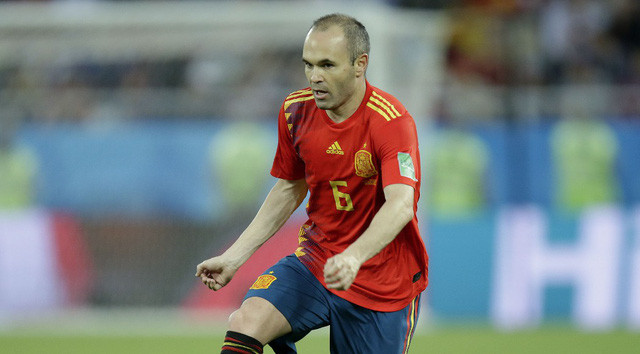 Iniesta từ giã đội tuyển Tây Ban Nha.