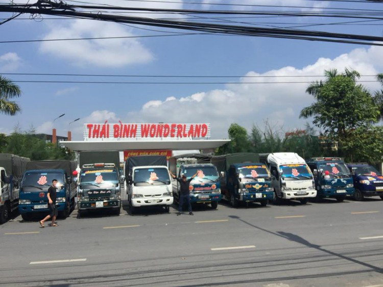 Dàn xe độc, lạ trong ngày vui của đôi uyên ương.