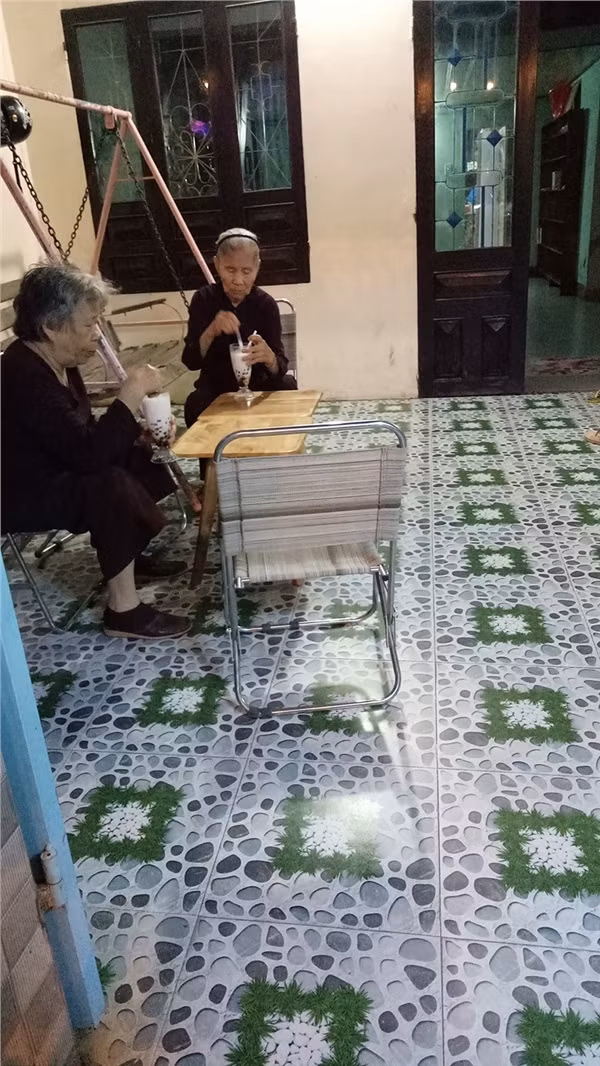 Cặp bạn thân cụ bà trong câu chuyện trên.