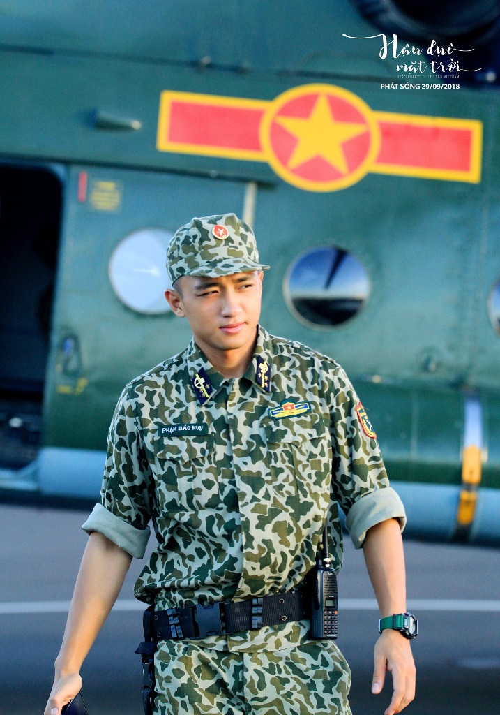 Hữu Vi trong vai trung sĩ Bảo Huy