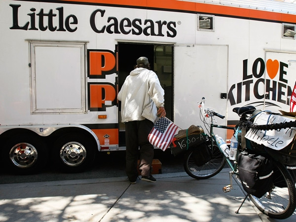 Một địa điểm của chuỗi tiệm ăn Little Caesars.