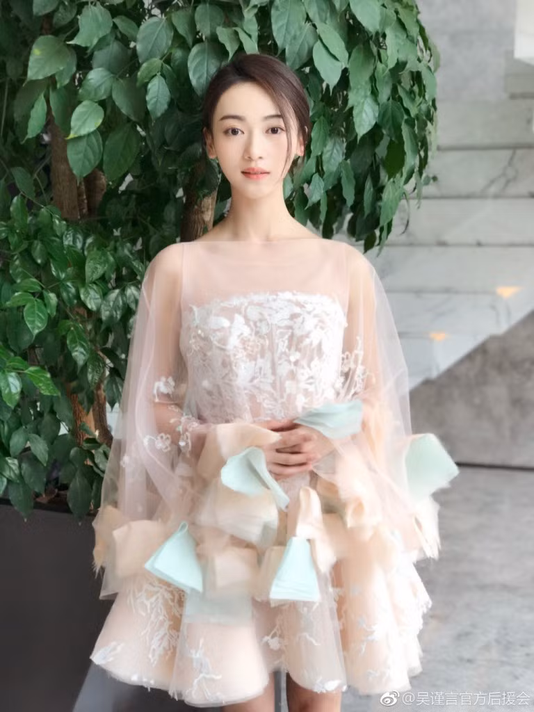 Cận cảnh vẻ đẹp của "bông hoa lạ" Ngụy Anh Lạc trong bom tấn cổ trang "Diên Hy Công Lược" ảnh 10 Cận cảnh vẻ đẹp của "bông hoa lạ" Ngụy Anh Lạc trong bom tấn cổ trang "Diên Hy Công Lược" ảnh 10