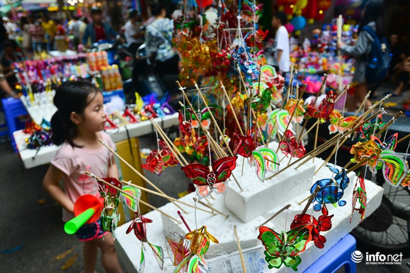 Loại đèn lồng này có kích thước rất nhỏ, chỉ cao khoảng 10-15cm được trang trí đẹp mắt.