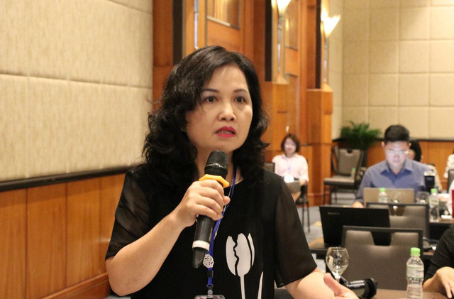 Bà Đặng Thị Thanh Huyền, đại diện Học viện Quản lí Giáo dục phát biểu ý kiến.