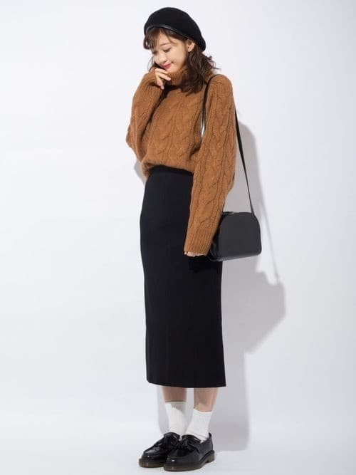 Không mùa nào hợp để mặc váy len bằng mùa Thu - Đông. Kiểu váy này vừa ấm, vừa tôn lên đường nét cơ thể lại cực kỳ dễ phối đồ nên được rất nhiều cô gái yêu thích.