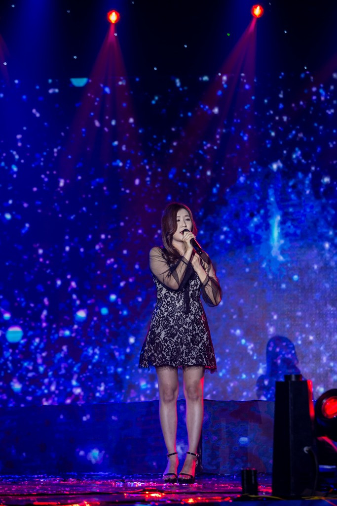 JinJu là một người bạn cũng khá thân thiết với nhóm đã mang đến món quà đặc biệt dành tặng cho Zero9 và khán giả với màn thể hiện hai ca khúc Yêu Nhau Yêu Nhau và Giả Vờ Nói Yêu Em Đi.