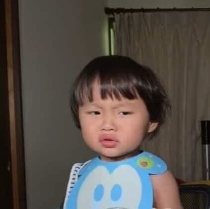 Biểu cảm hài hước của Sa.