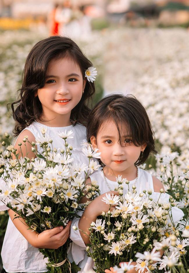 Vẻ đẹp trong sáng, xinh yêu đến nao lòng thế này có ai mà không yêu cho được! Vẻ đẹp trong sáng, xinh yêu đến nao lòng thế này có ai mà không yêu cho được!