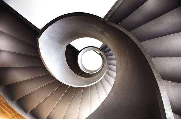 "Mỗi chiếc cầu thang đều rất khác biệt. Một số cái thì rất cao với nhiều bậc thang, trong khi có những cầu thang thì rất phá cách và hiện đại", Romina Kutlesa chia sẻ.