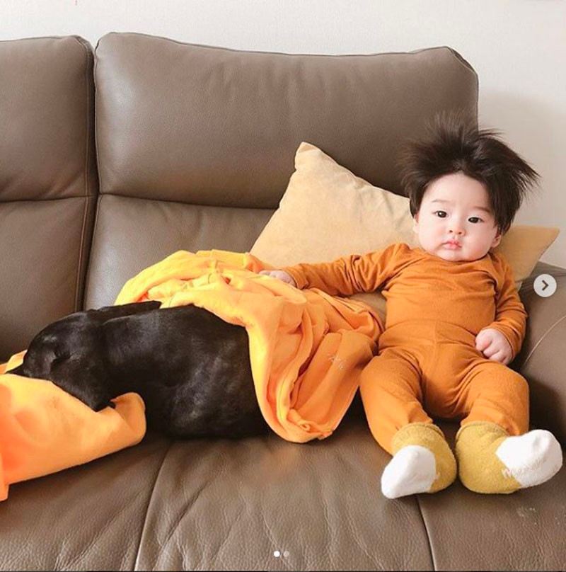 Cậu bé Hàn Quốc "đốn tim" dân mạng vì mái tóc chôm chôm quá đáng yêu ảnh 5