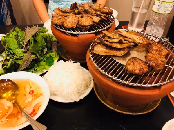 Mùa lạnh là cứ phải đánh chén mấy món "xèo xèo" ngay tại bàn này ảnh 9