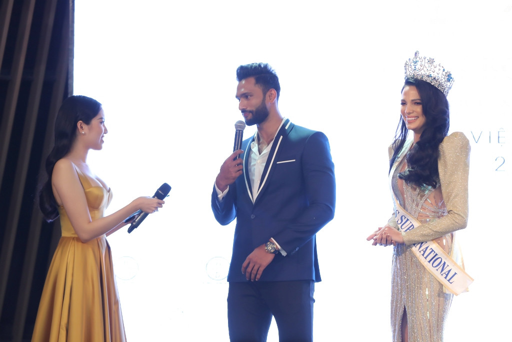 Phát biểu tại sự kiện, cả hai đặc biệt dành nhiều lời khen nhan sắc Việt trên các đấu trường nhan sắc thế giới thời gian qua và tin rằng trong tương lại Việt Nam sẽ còn tiếp tục bứt phá hơn nữa.