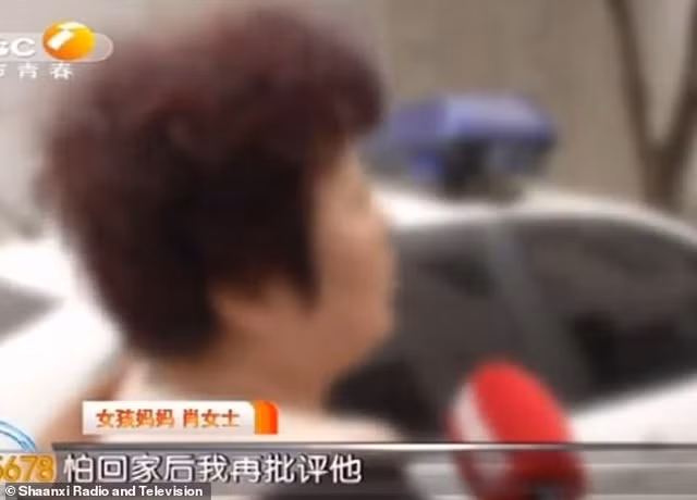 Mẹ bé gái hứa với truyền thông sẽ không tiếp tục đánh mắng con.