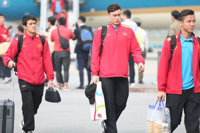 Các cầu thủ có dấu hiệu mệt mỏi sau chuyến bay dài