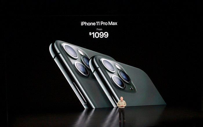 Phiên bản iPhone 11 Pro Max có giá khởi điểm hơn 1.000 USD. (Ảnh: The Verge) Phiên bản iPhone 11 Pro Max có giá khởi điểm hơn 1.000 USD. (Ảnh: The Verge)
