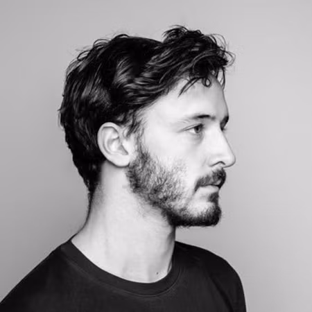 Isaac Blankensmith – một trong ba nhà thiết kế (rất đẹp trai) – muốn góp phần chống dịch Covid-19.