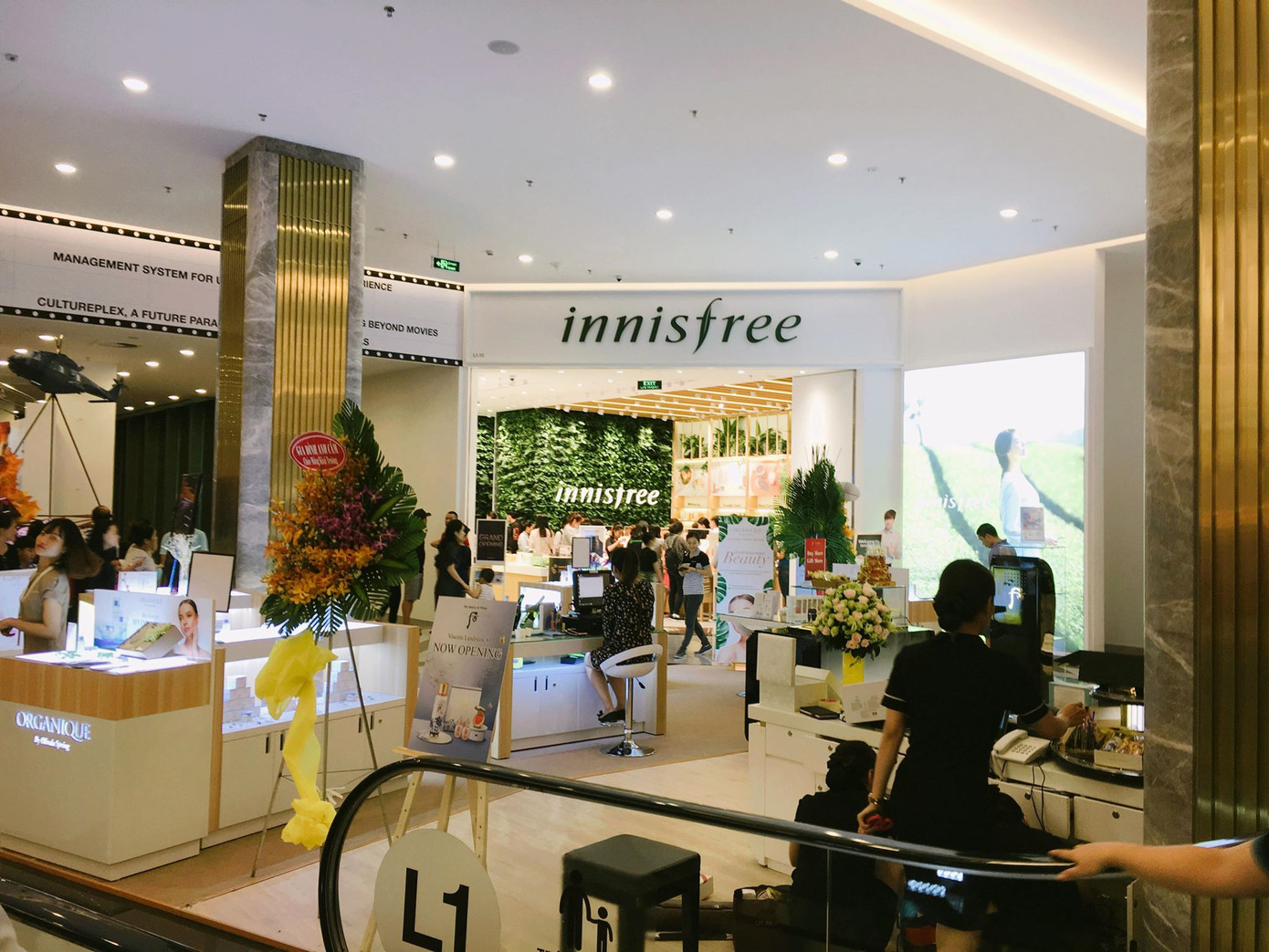 Nhiều thương hiệu quen thuộc với teen Việt đã bắt đầu mở cửa đón khách.