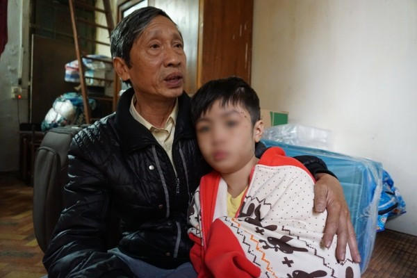 Bé trai 10 tuổi bị bạo hành gãy xương sườn, rạn sọ não vẫn xin tha tội cho bố ảnh 1 Bé trai 10 tuổi bị bạo hành gãy xương sườn, rạn sọ não vẫn xin tha tội cho bố ảnh 1