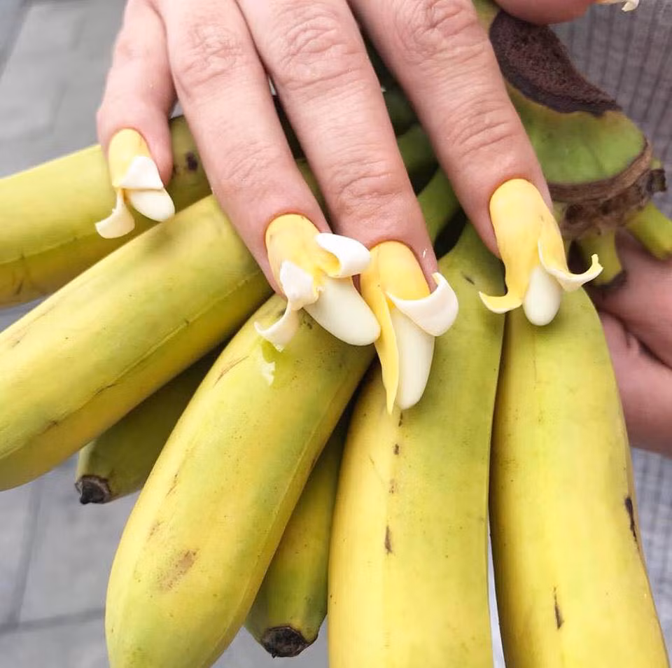 Bộ móng trái cây nhiệt đới đòi hỏi sự kỳ công đến từng lớp vỏ.