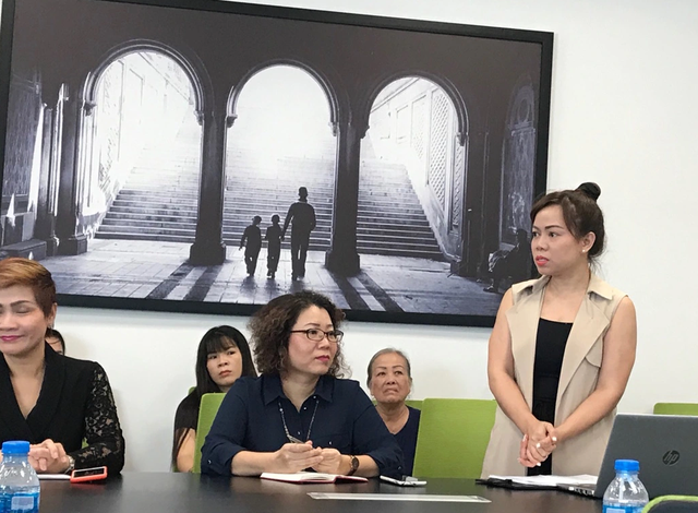 Bà Nguyễn Thị Thanh Xuân, Hiệu trưởng hệ thống Trường quốc tế Việt Úc trong cuộc gặp với phụ huynh sáng 23/9