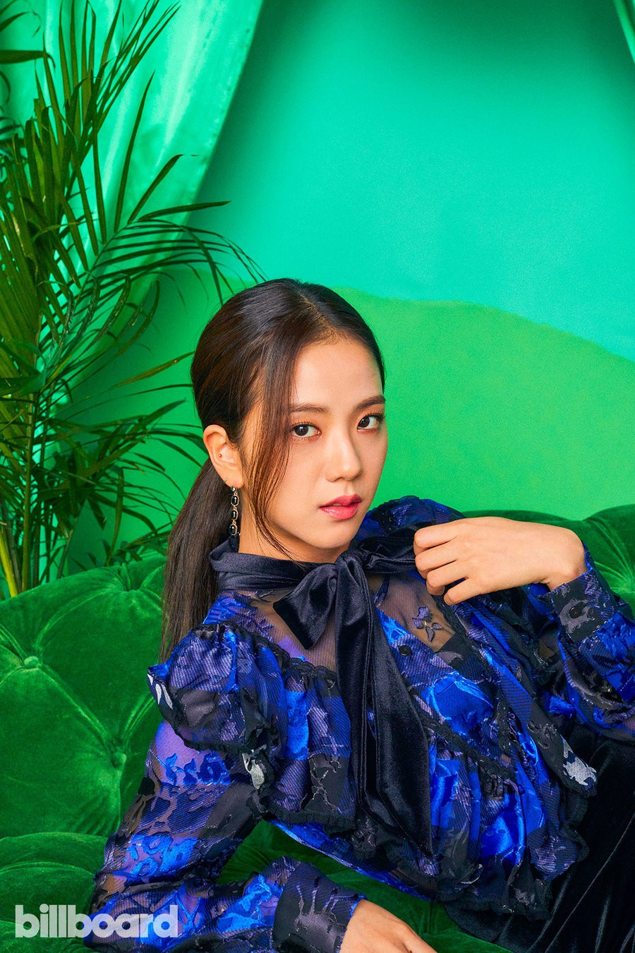 Bộ đồ bị fan chê là xấu tệ nhưng Jisoo vẫn đẹp xuất sắc.