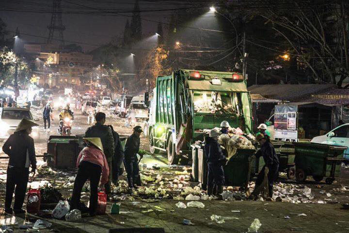 Những địa điểm quen thuộc ở Đà Lạt nay chìm ngập trong biển rác. Những địa điểm quen thuộc ở Đà Lạt nay chìm ngập trong biển rác.