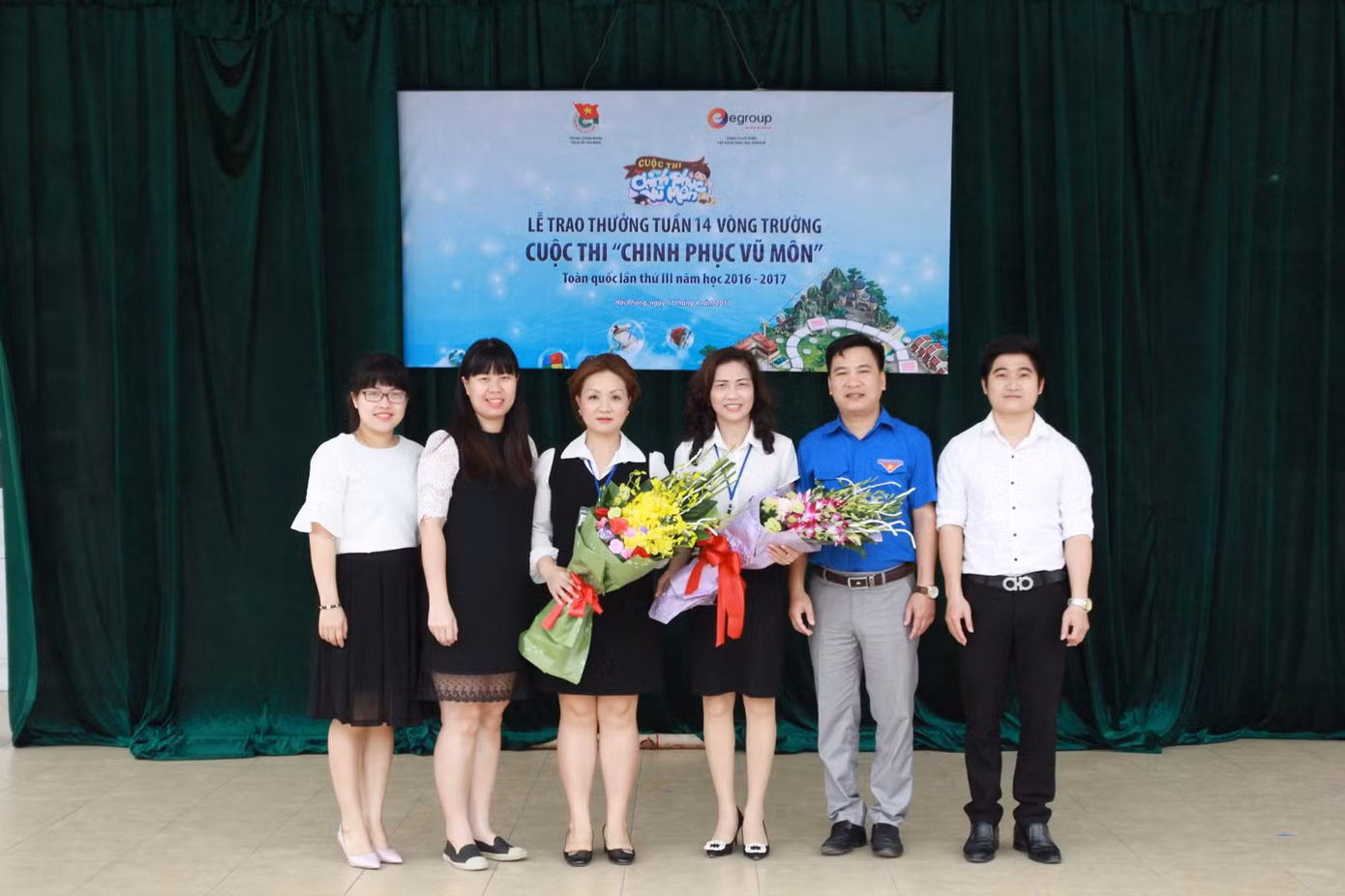 BTC trao giải cho 02 trường có thành tích xuất sắc nhất tuần 14 – Tiểu học Nguyễn Trãi và THCS Hồng Bàng