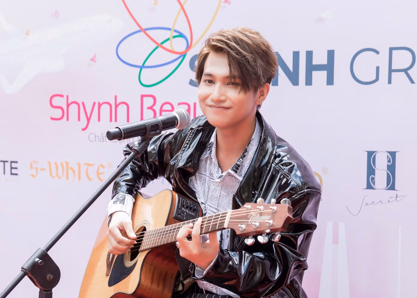 Phần hát live của Nguyễn Trọng Tài được nhiều khán giả nữ đón nhận. Họ cho biết rất thích các tiết mục bởi sự mộc mạc, phong thái lãng tữ của nam nghệ sĩ.