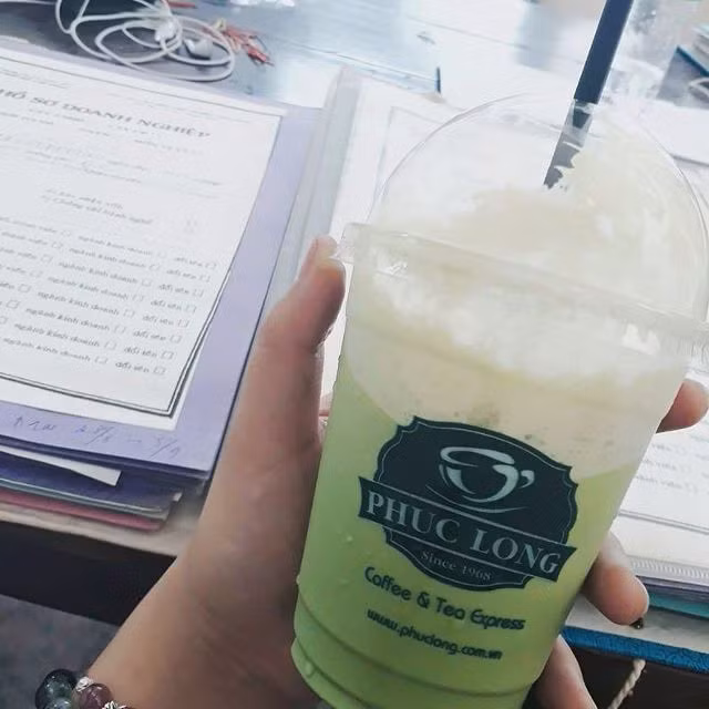 Một mẫu ly nhựa đang được thương hiệu đồ uống này sử dụng.
