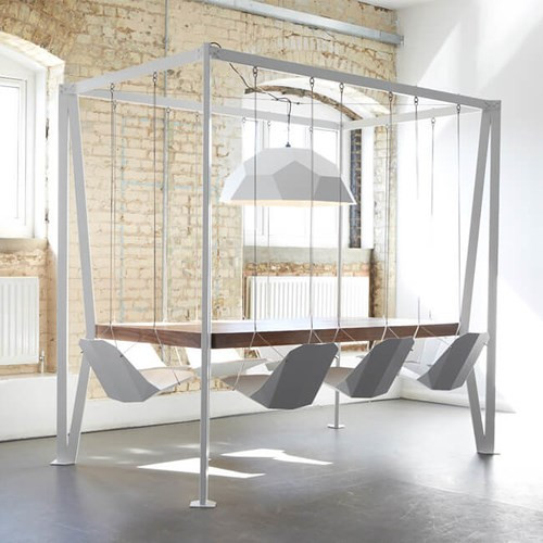 Đánh thức đứa trẻ bên trong mỗi người lớn với bộ bàn xoay.