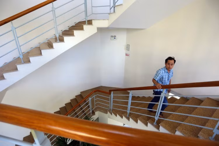 Hệ thống cầu thang của khu KTX cũng được thiết kế vô cùng ấn tượng.