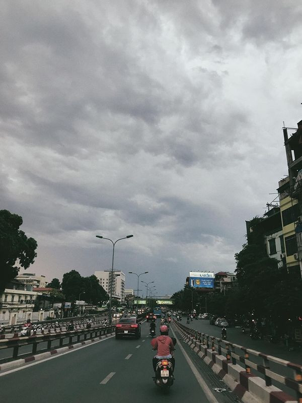 Chiều tối nay Hà Nội có khả năng xảy ra mưa dông. (Ảnh: Nguyễn Minh Khuê)