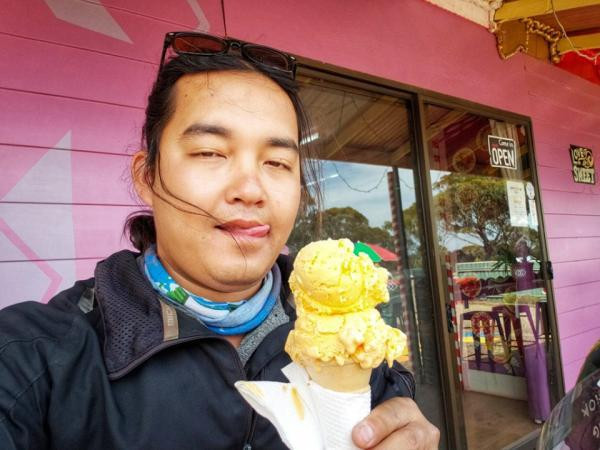 Chàng trai Đăng Khoa đã đặt chân đến châu Phi sau 995 ngày.