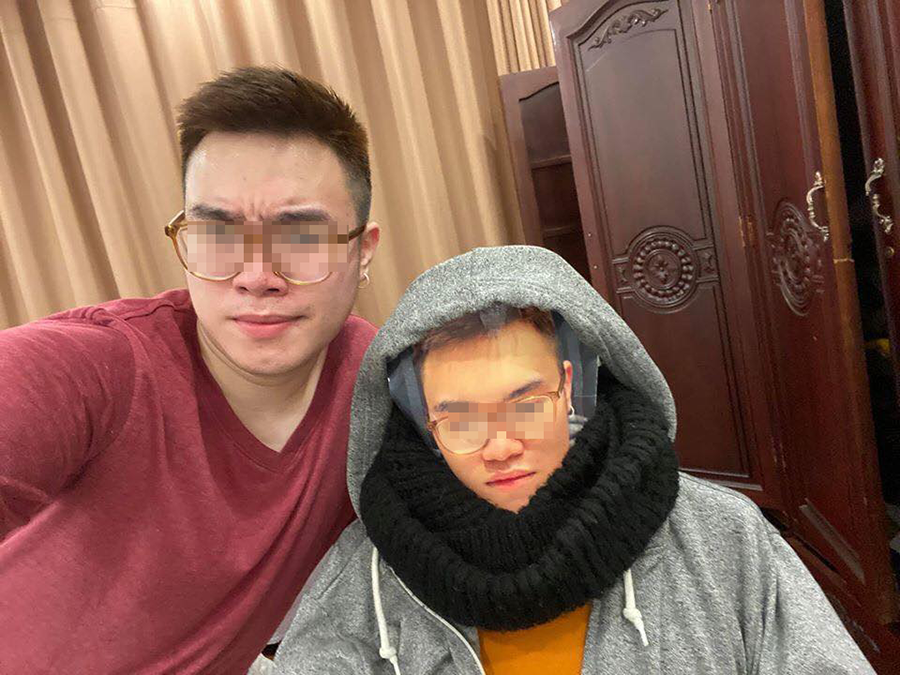 Gương mặt chăm chú như đi học thật, trong khi nhân vạt chính thì đang ngáy khò khò bên cạnh bàn học.